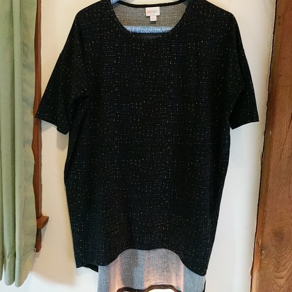 LuLaRoe Tops - LuLaRoe Classic Tee NWOT